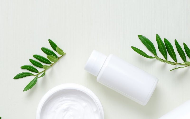 spa, cosmetic, green, organic, bio, natural, salon, branding, herbal, leaf, concept, care, treatment, view, top, lay, flat, clean, water, moisturizer, label, liquid, soap, beauty, hair, blank, lotion, white, plastic, package, set, eco, background, health, banner, mockup, design, packaging, jar, cream, hand, face, skin, body, skincare, bath, bathroom, bottle, container, product